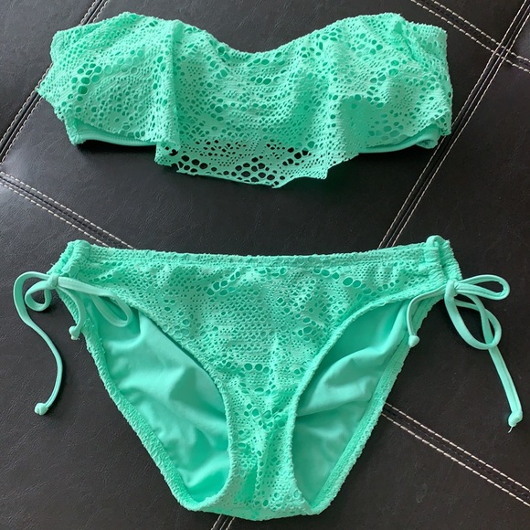 Cute Ruffle Top Bikini - Picture 2 of 3